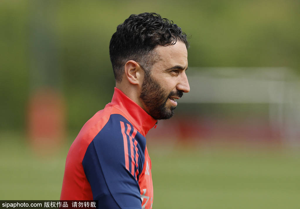 皇冠会员如何申请_夏窗规则惊天逆转！曼联曼城6月1日提前“开闸”皇冠会员如何申请，中间竟还“打烊”一周？豪门引援棋局彻底洗牌！