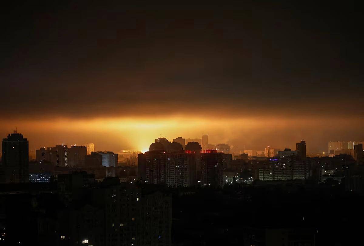 皇冠信用登2代理_这一夜又创造历史皇冠信用登2代理，乌克兰被炸出“小太阳”：俄军苏-35终于开炸