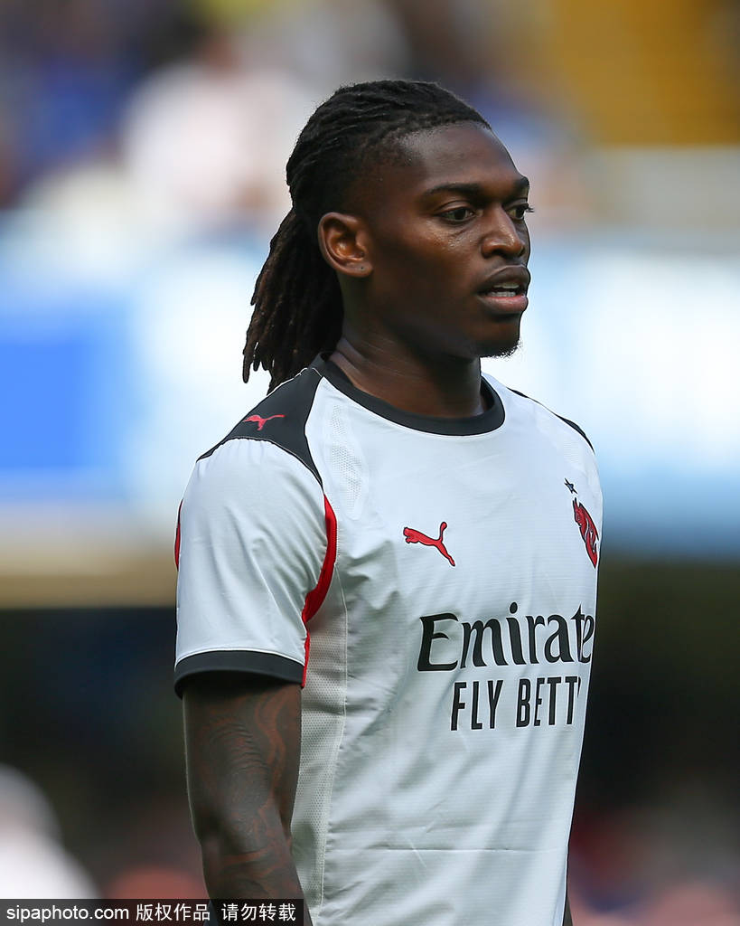 切尔西足球_莱奥7年磨一剑！米兰首战破门切尔西足球，背后竟藏着怎样的训练故事？