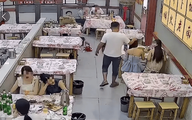 皇冠信用盘怎么申请_警方通报“女子吃夜宵被陌生男子摸头辱骂”：闵某某(男皇冠信用盘怎么申请，34岁)被拘