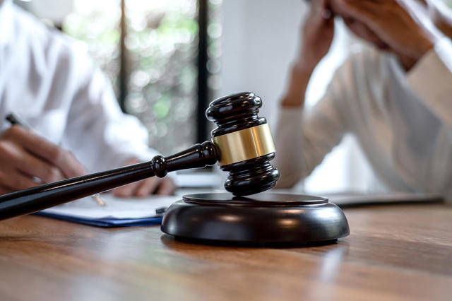 皇冠会员如何申请
_妻子发生婚外情皇冠会员如何申请
,丈夫持铁锤击打情夫致死 一审判决:属激情犯罪,丈夫无期、妻子五年