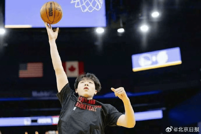 皇冠信用盘代理注册_杨瀚森迎NBA常规赛首秀皇冠信用盘代理注册，两罚全中拿到个人NBA生涯首分；此前出场时播音字幕都是中文