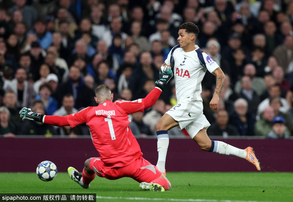 信用網如何申请_神扑！罗梅罗近距离脚后跟攻门信用網如何申请，拉门斯倒地扑救力保球门不失！