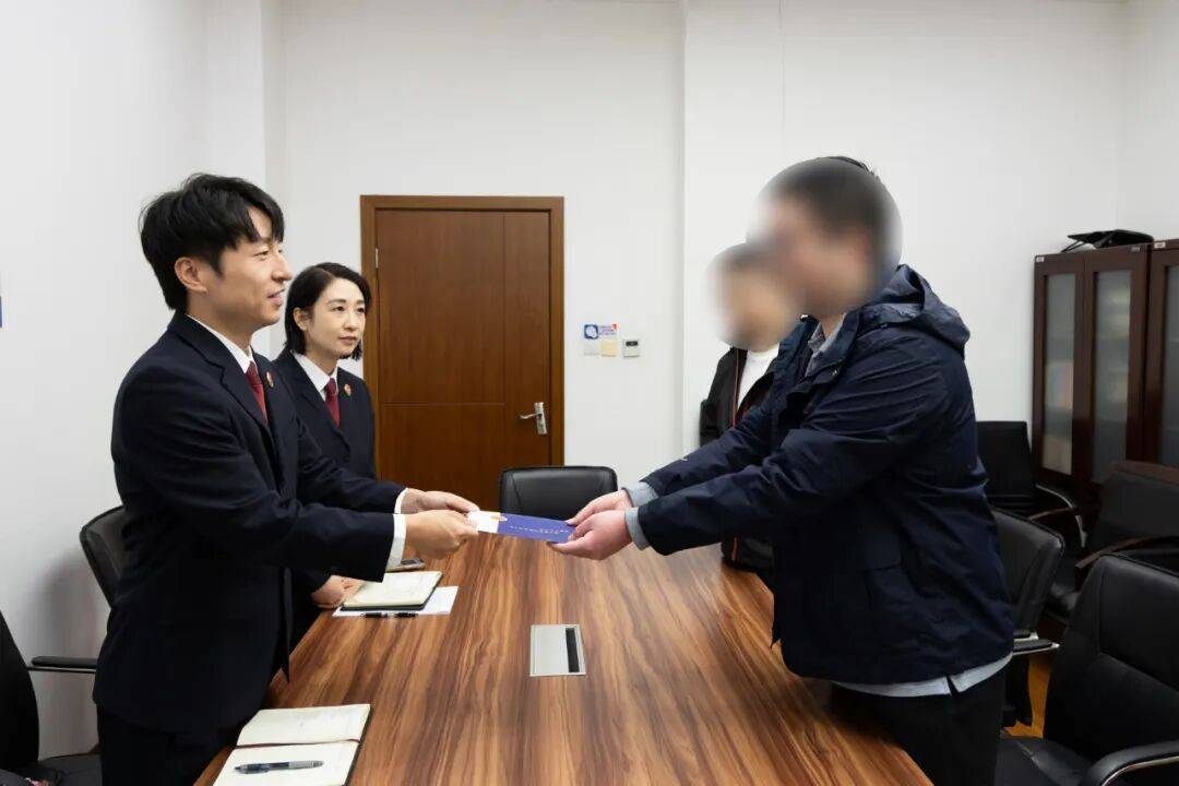 皇冠会员如何申请_13名配送小哥被骗走大半年工资皇冠会员如何申请，眼看钱包告急无法生活……