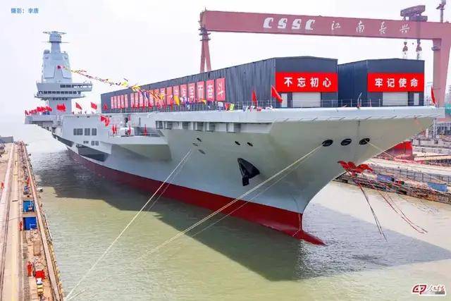 皇冠信用网申请_双层软卧变三层硬卧！福建舰宿舍首次公开皇冠信用网申请，咋比辽宁山东舰还挤？