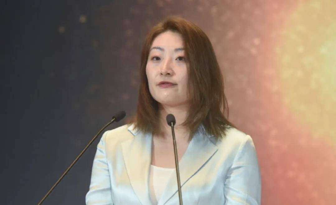 皇冠信用网出租足球_宗馥莉卸任娃哈哈集团董事长 年仅31岁许思敏接任全面掌舵