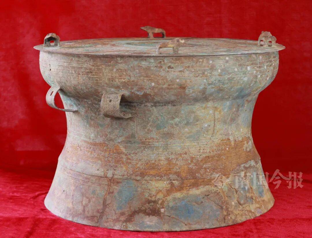 皇冠信用登2代理_柳州钓鱼阿叔竹林挖蚯蚓皇冠信用登2代理，竟挖出千年前的“大宝贝”！