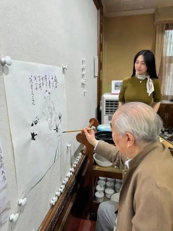 皇冠信用网怎么注册_“失联风波”过后皇冠信用网怎么注册，87岁画家范曾首次公开露面，发文称喜获独子、迁入新居，与女儿继子断绝关系