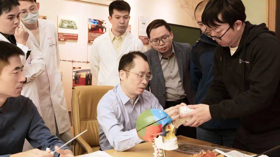 皇冠信用网正版开户_上海一厅局级干部突然辞职皇冠信用网正版开户，刚40岁出头！离开体制后，他比以前更忙了，全职创业究竟值吗？